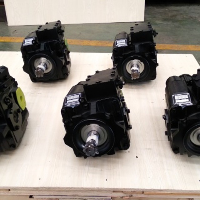 Cane harvester hydraulic pump