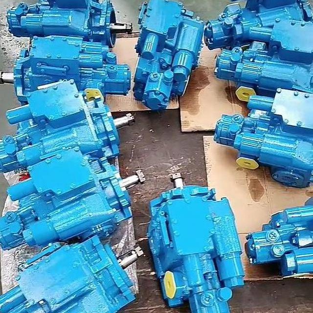 Hydraulic pump for harvester field